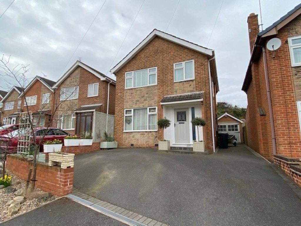 Lower Outwoods Road, BurtononTrent 3 bed detached house £235,000