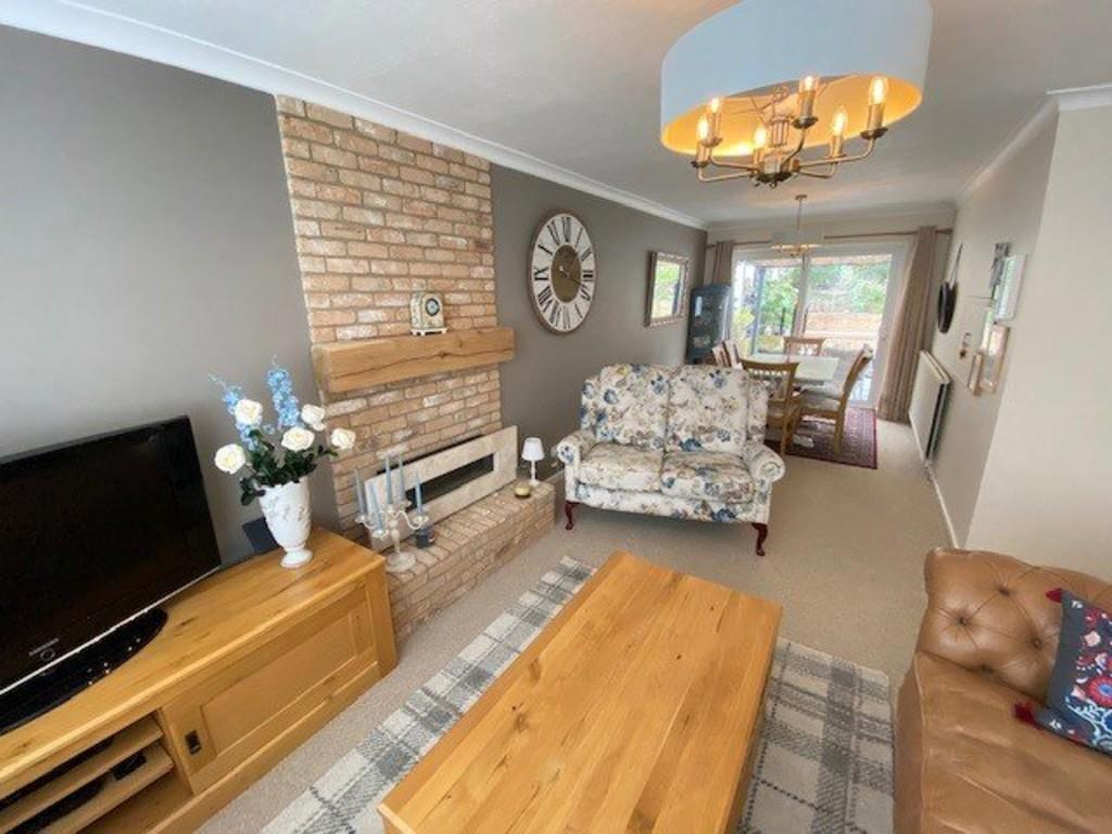 Lower Outwoods Road, BurtononTrent 3 bed detached house £235,000