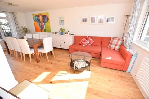 25 Carlyon Gardens, Exeter, EX1 3AG