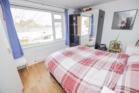 25 Carlyon Gardens, Exeter, EX1 3AG