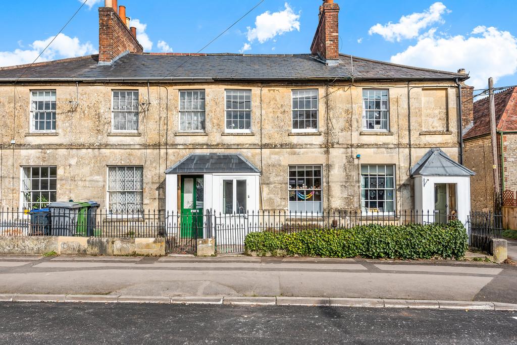 Boreham Road, Warminster 3 bed terraced house £275,000