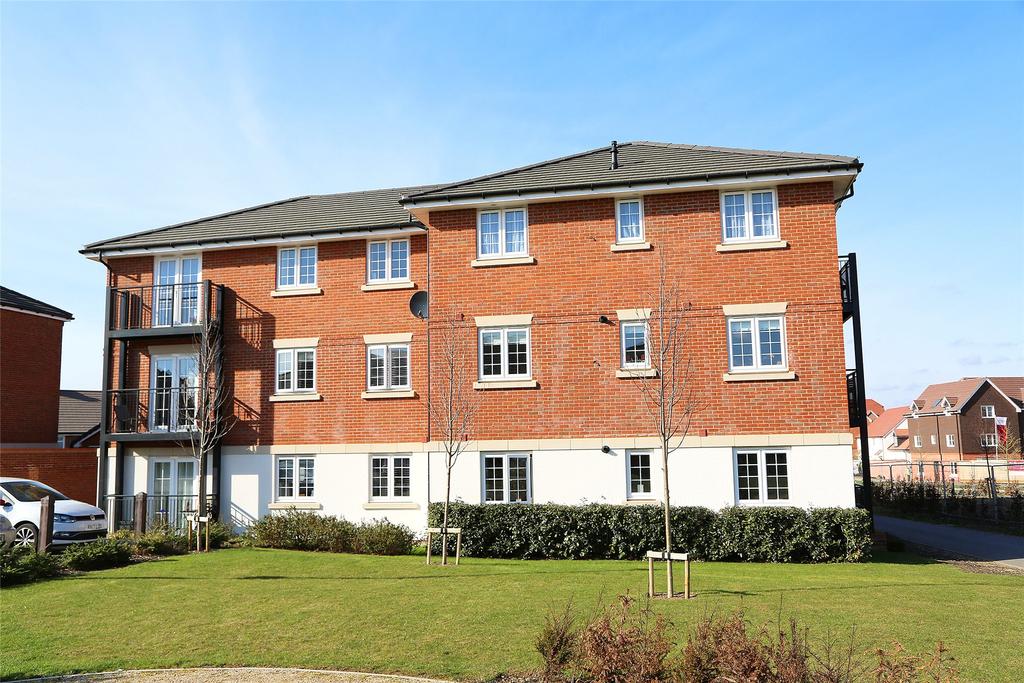 Nicholson Drive, Wokingham, Berkshire, RG41 2 bed apartment £300,000
