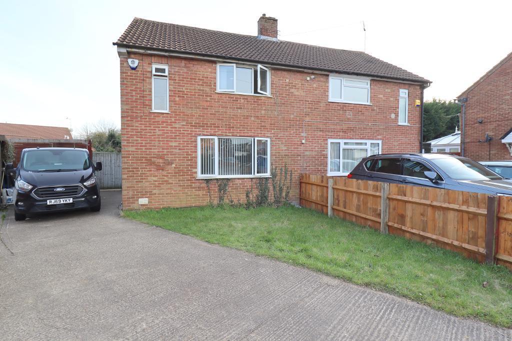 Gresham Close, Vauxhall Park, Luton... 3 bed semidetached house £310,000