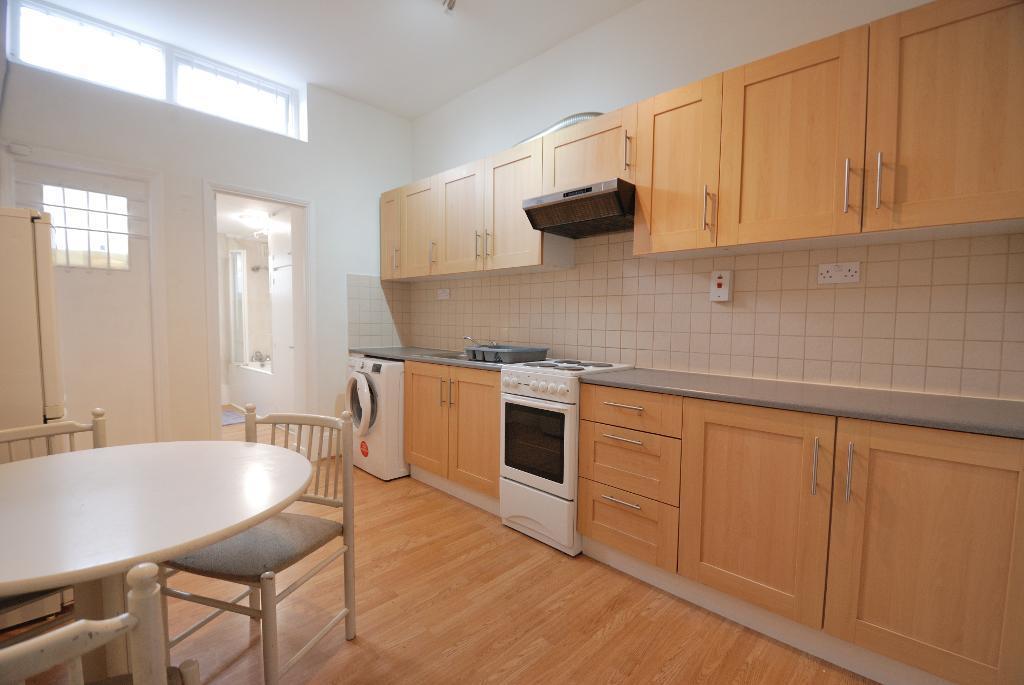 Modern Fitted Kitchen/Diner