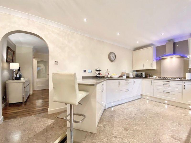 Mauchline Road, Ochiltree 3 bed semidetached house £135,000