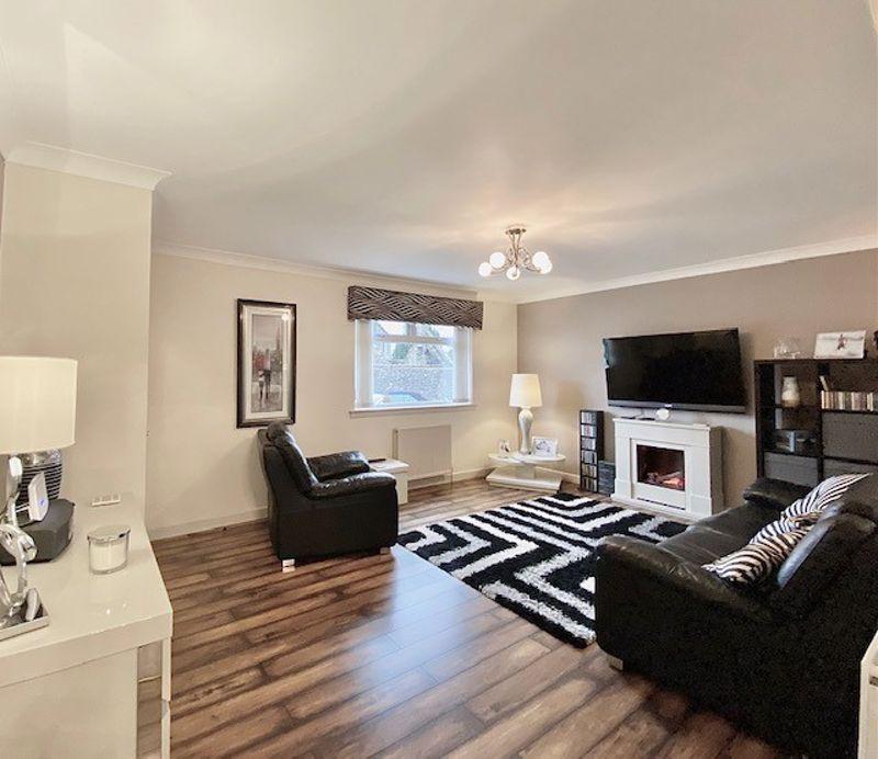 Mauchline Road, Ochiltree 3 bed semidetached house £135,000