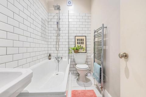 1b Beverstone Road, London, SW2 5AL
