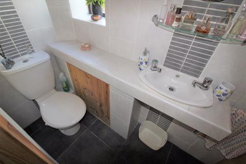 18 Sandway Road, Wrexham, LL11 2PS