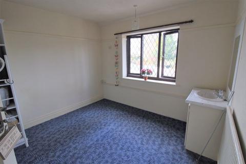 18 Sandway Road, Wrexham, LL11 2PS