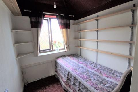 18 Sandway Road, Wrexham, LL11 2PS