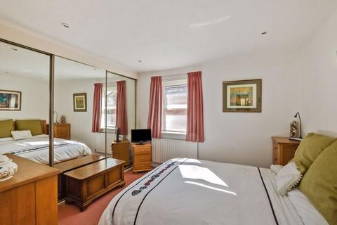 9 Albany Terrace, Wilton, Salisbury, SP2 0HF