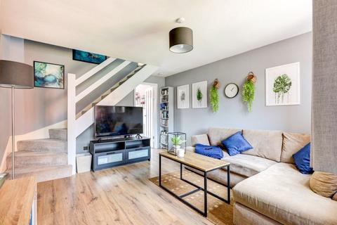23 Fenhurst Close, Horsham, RH12 1UX