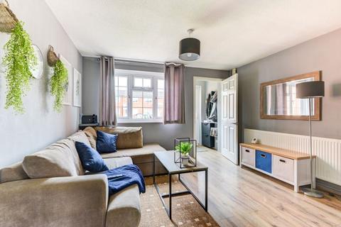 23 Fenhurst Close, Horsham, RH12 1UX