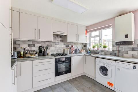 23 Fenhurst Close, Horsham, RH12 1UX