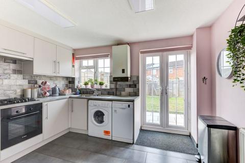 23 Fenhurst Close, Horsham, RH12 1UX