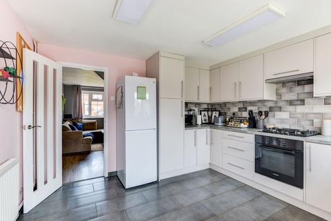 23 Fenhurst Close, Horsham, RH12 1UX