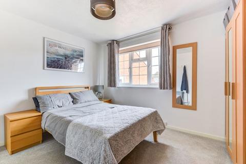 23 Fenhurst Close, Horsham, RH12 1UX