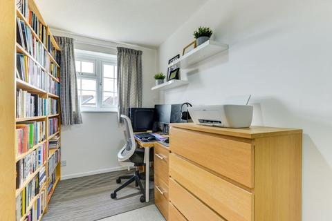 23 Fenhurst Close, Horsham, RH12 1UX