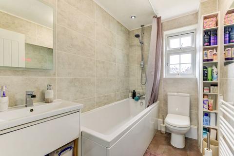 23 Fenhurst Close, Horsham, RH12 1UX