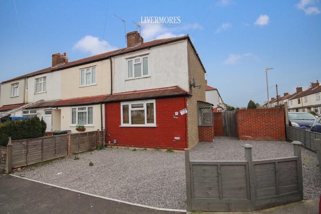 Mildred Close, Dartford, Kent 2 bed terraced house £1,100 pcm (£254 pw)