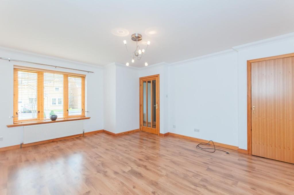 Coats Crescent, Alloa 3 bed semidetached house £850 pcm (£196 pw)
