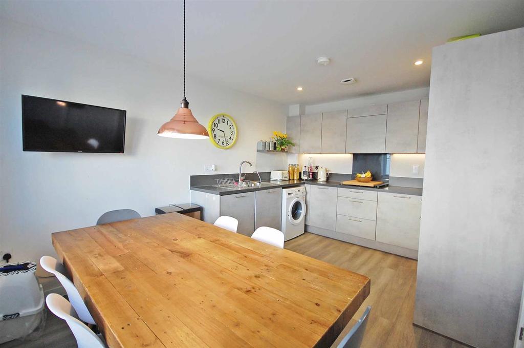Kitchen dining.jpg