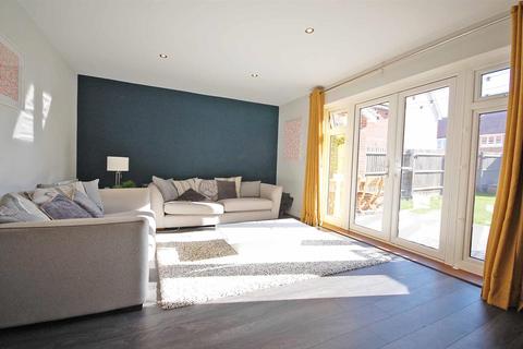 2 Maple Close, Black Notley, Braintree, CM77 8GB