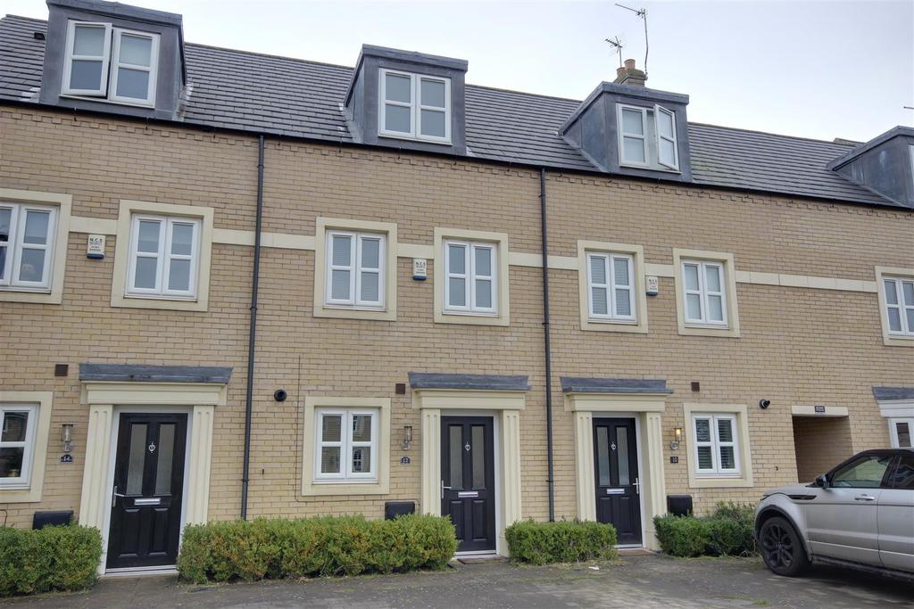 St. Court, Willerby 3 bed townhouse £208,000