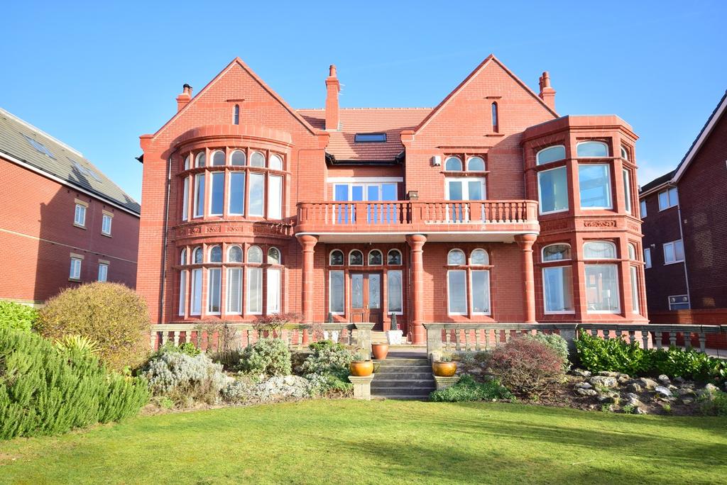 54 North Promenade, Lytham St Annes, FY8 3 bed apartment £385,000