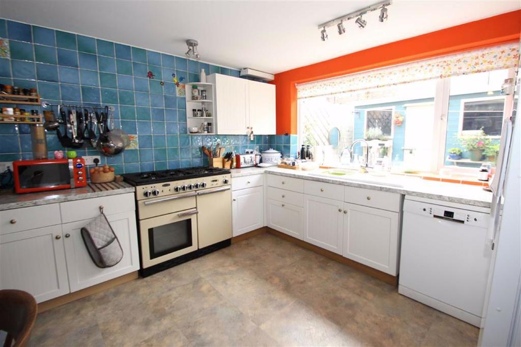 St Oswins Avenue, Cullercoats, Tyne And Wear, NE30 3 bed terraced house