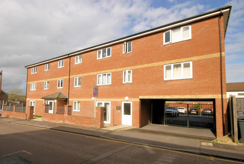 Empress Road, Luton 1 bed apartment £775 pcm (£179 pw)