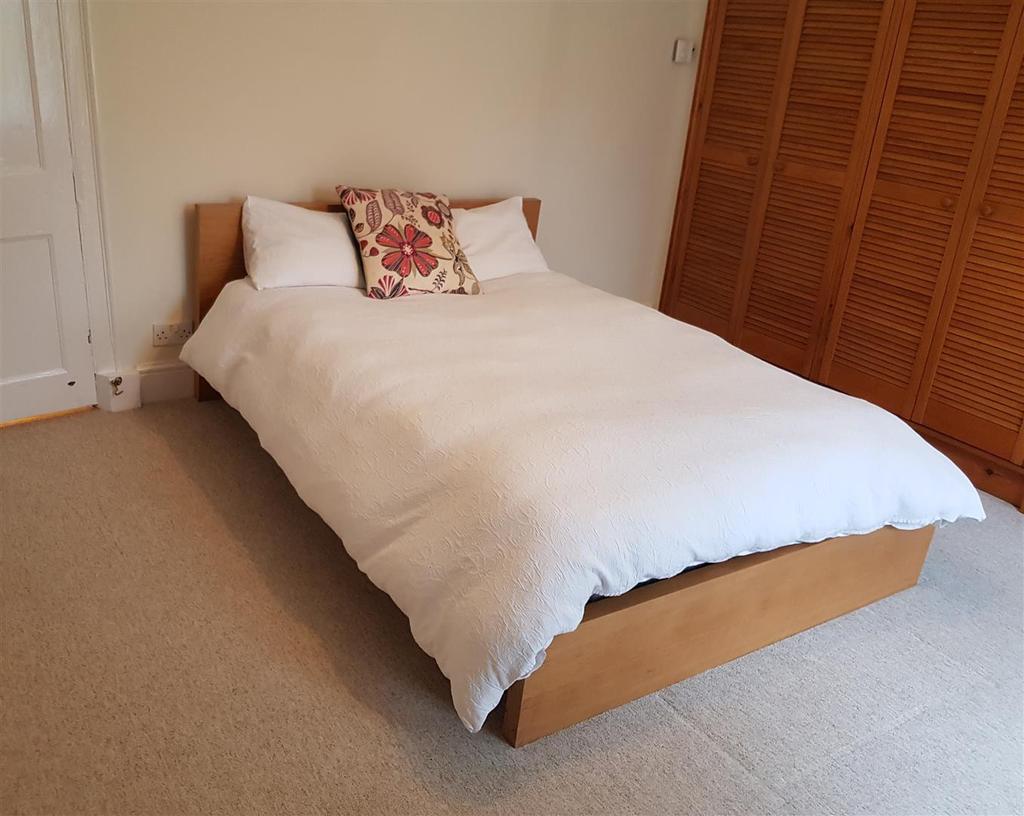 11. Bedroom.jpg