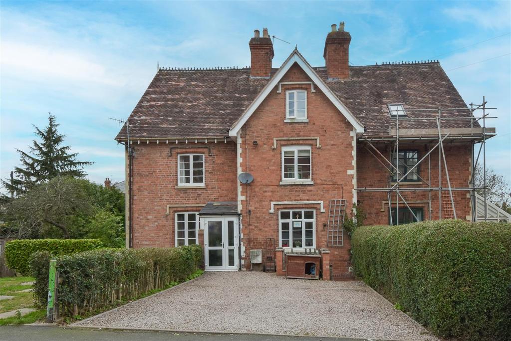 Quest Hills Road, Malvern 4 bed terraced house £325,000