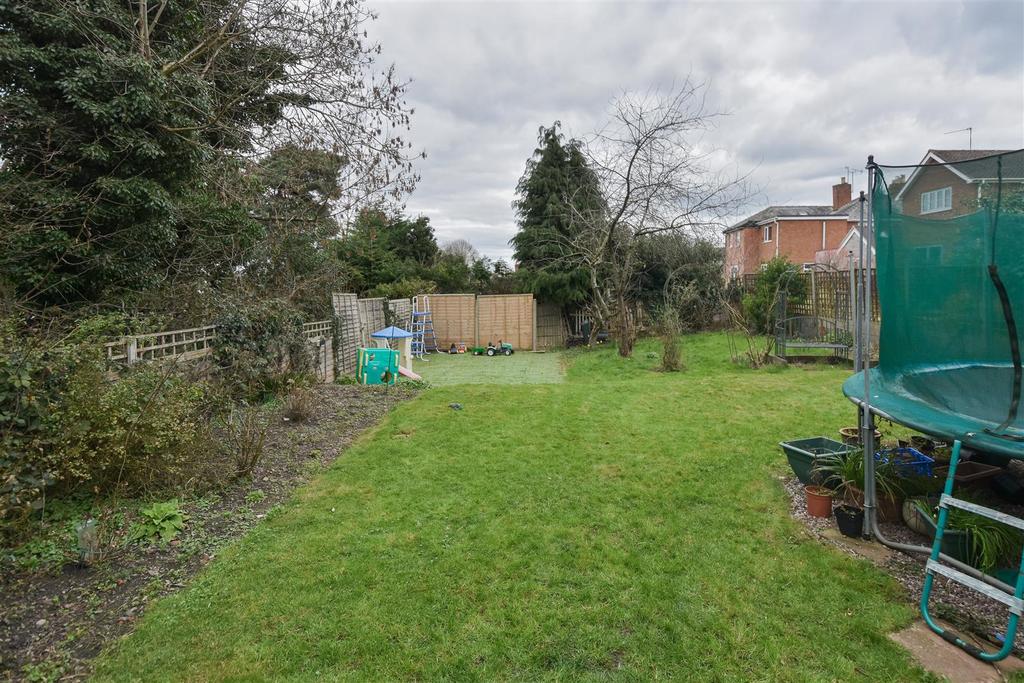 Quest Hills Road, Malvern 4 bed terraced house £325,000