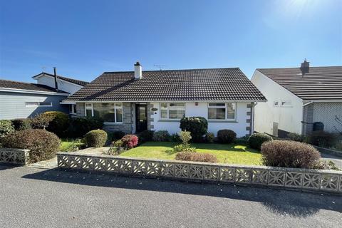 13 Menacuddle Lane, St Austell, PL25 5QN