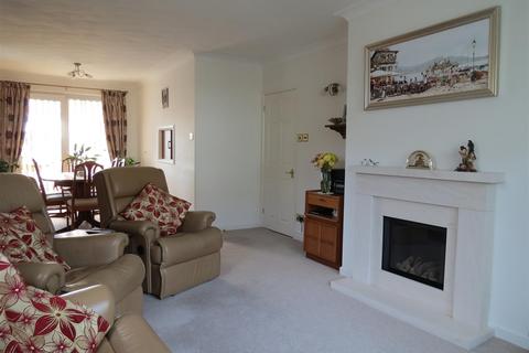 13 Menacuddle Lane, St Austell, PL25 5QN
