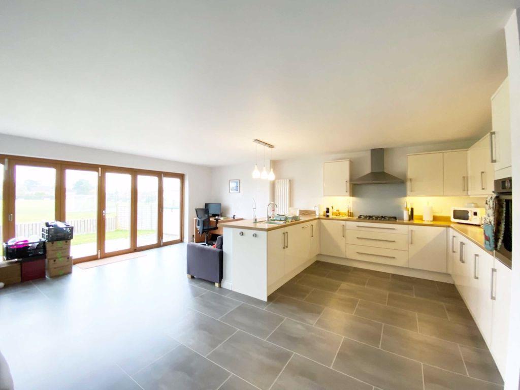 Huntsman Lane, Stamford Bridge 4 bed detached house £1,300 pcm (£300 pw)