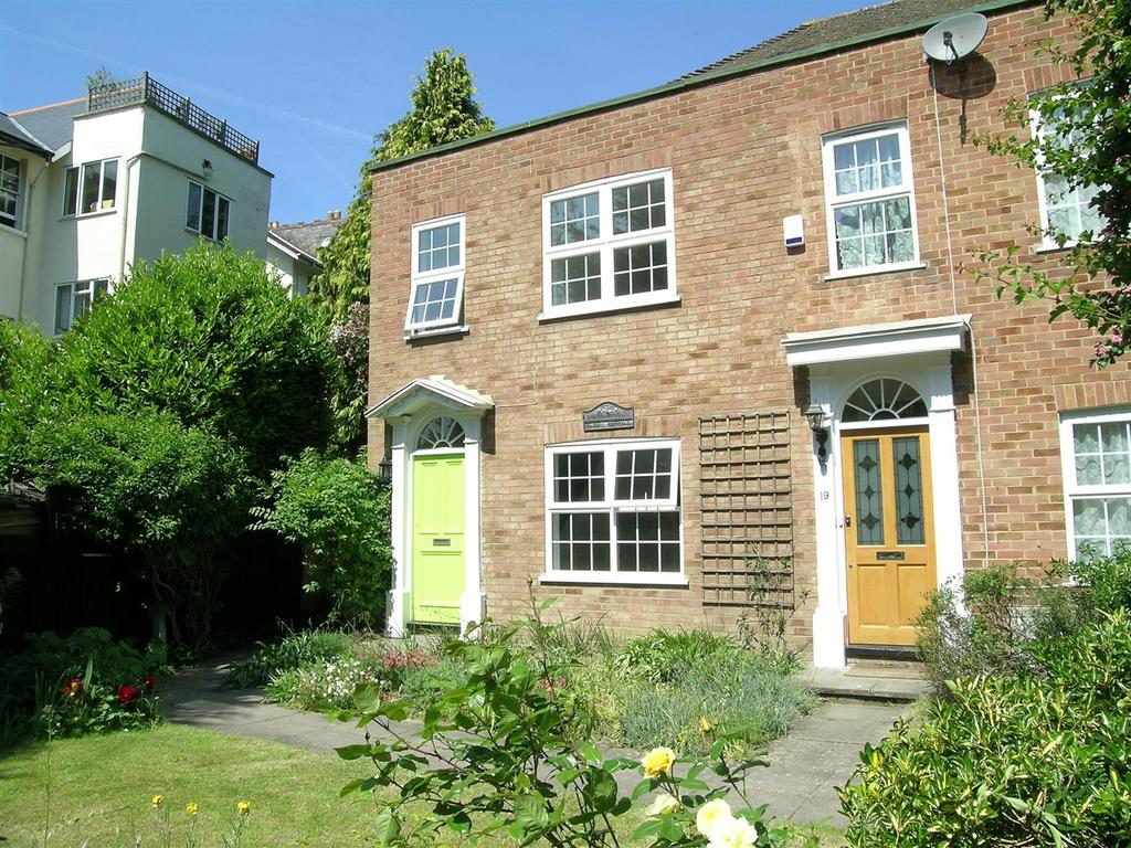 Oak Hill Crescent, Surbiton 3 bed end of terrace house £1,750 pcm (£