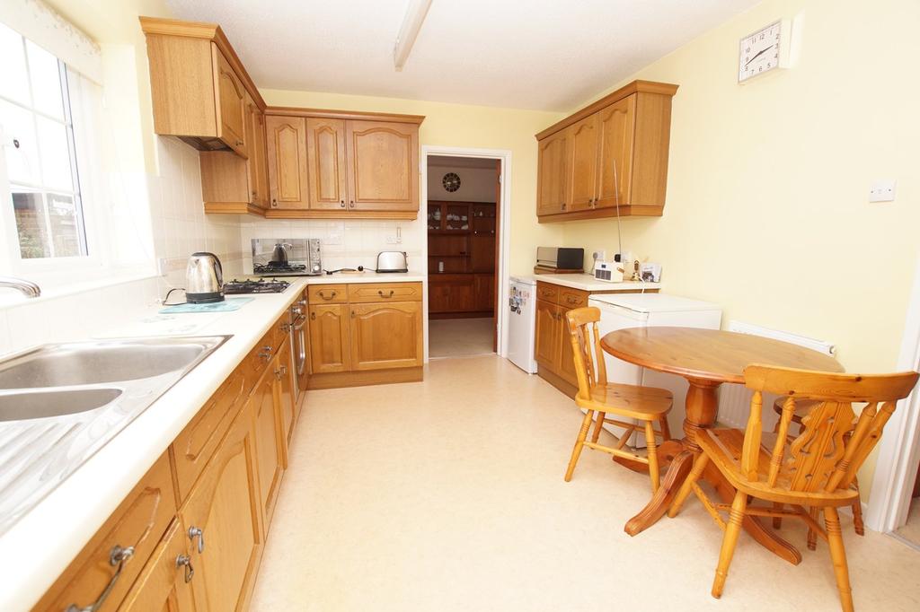 The Laurels, Rayleigh, SS6 4 bed detached house £475,000