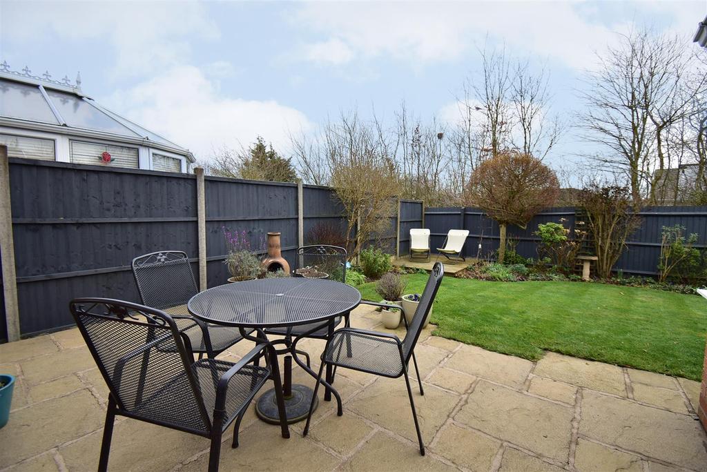 T6913 garden 2.jpg