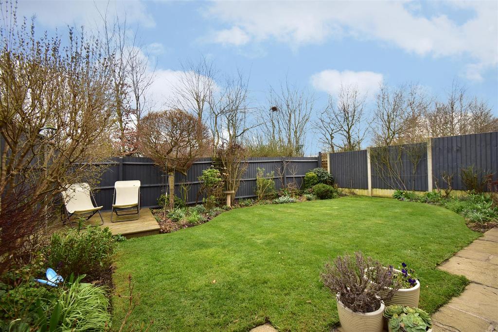 T6913 garden 1.jpg