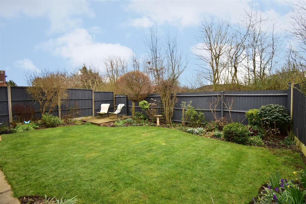 T6913 garden 3.jpg