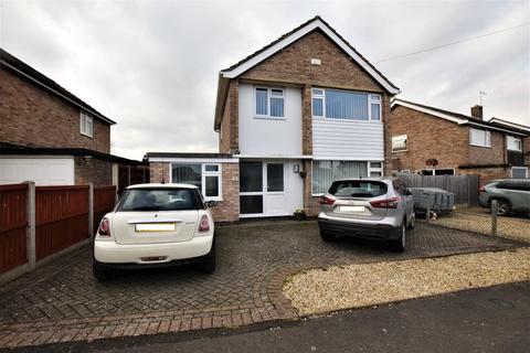 18 Balmoral Road, Oakham, LE15 6RT