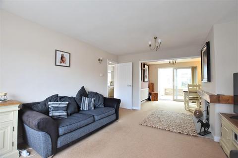 18 Balmoral Road, Oakham, LE15 6RT
