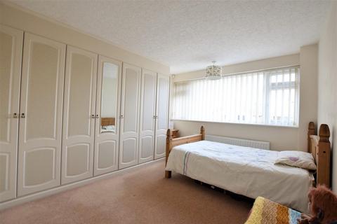 18 Balmoral Road, Oakham, LE15 6RT