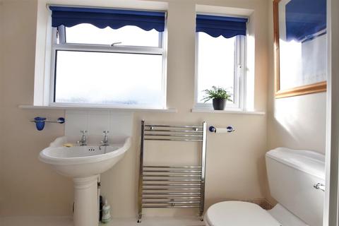 18 Balmoral Road, Oakham, LE15 6RT