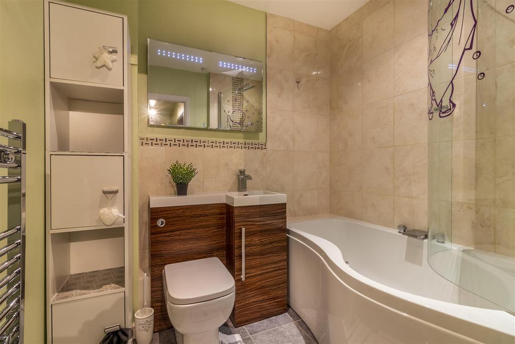 Bathroom 1.jpg