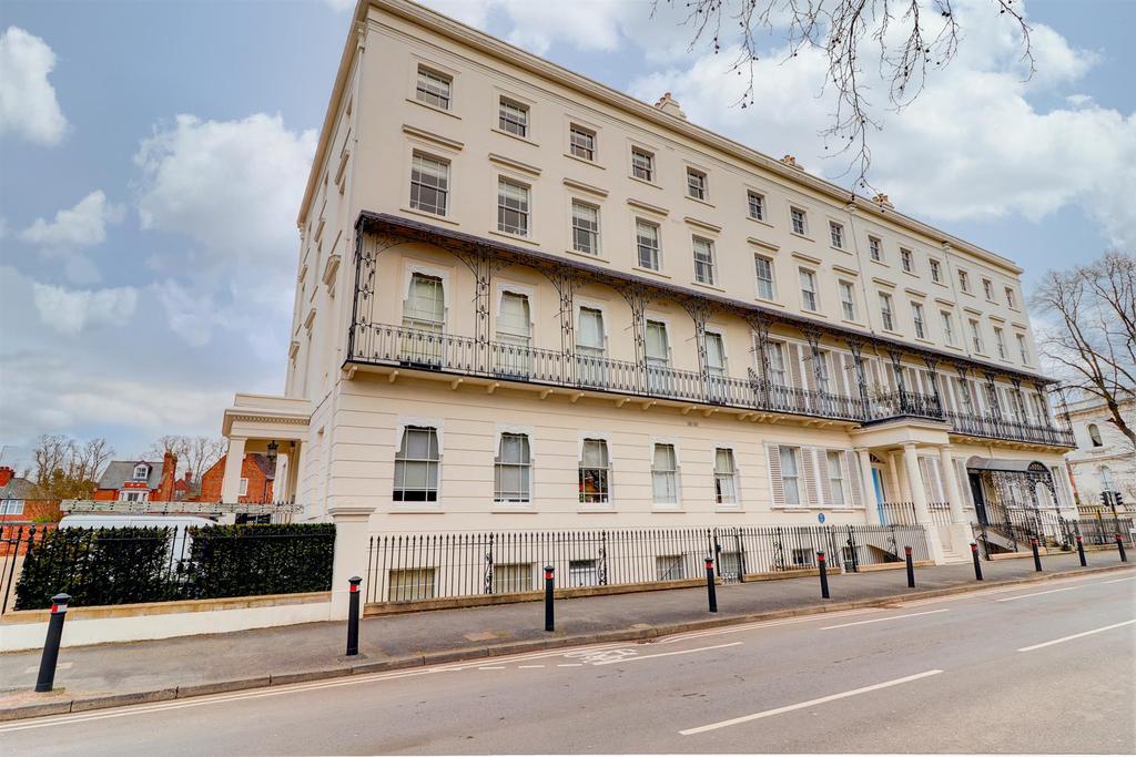 Newbold Terrace, Leamington Spa 2 bed apartment £1,250 pcm (£288 pw)