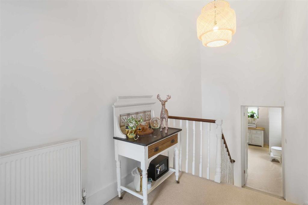 525852300 - 2 Camden Road, SM5 12.jpg