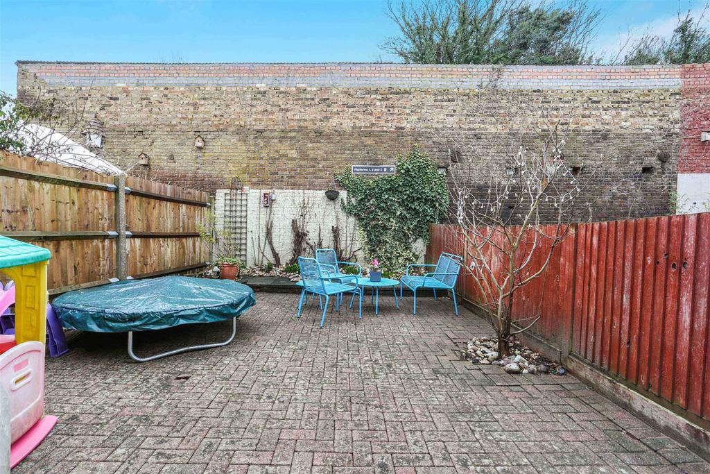 525852300 - 2 Camden Road, SM5 4.jpg